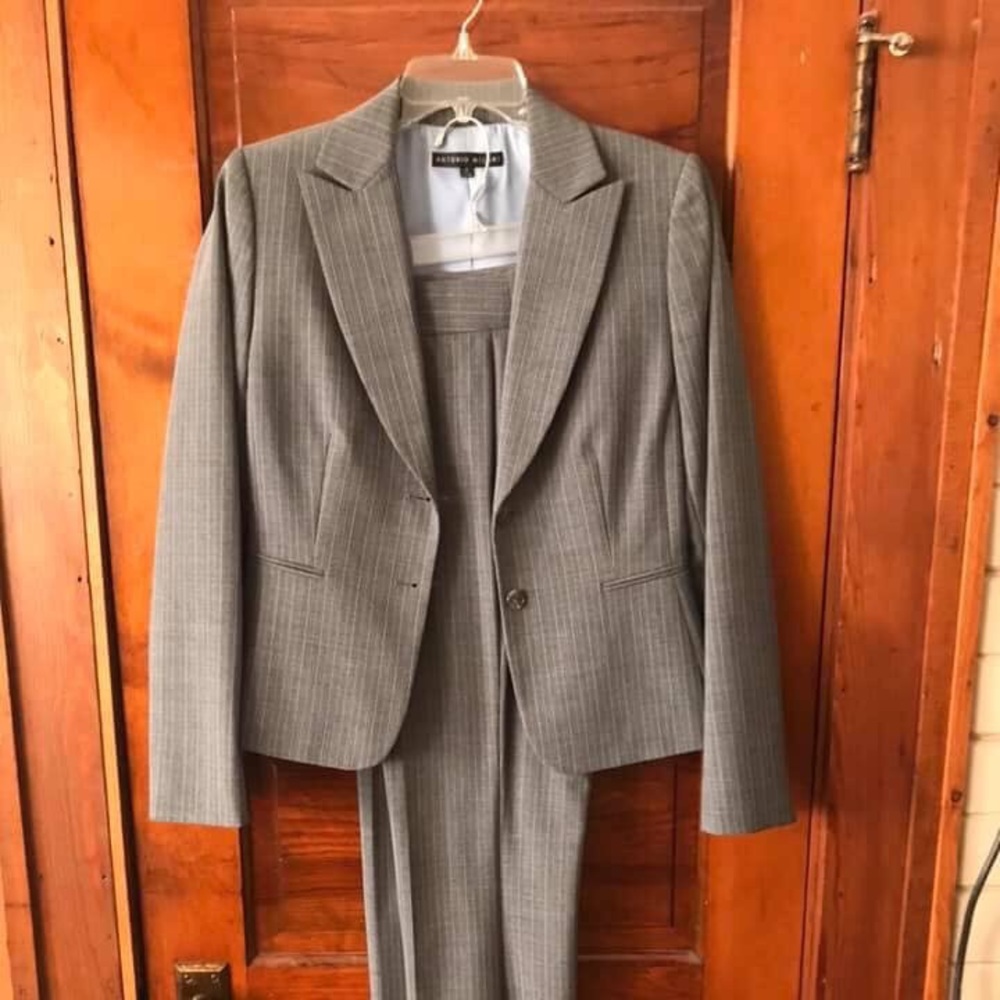 Antonio Melani suit. Size 6